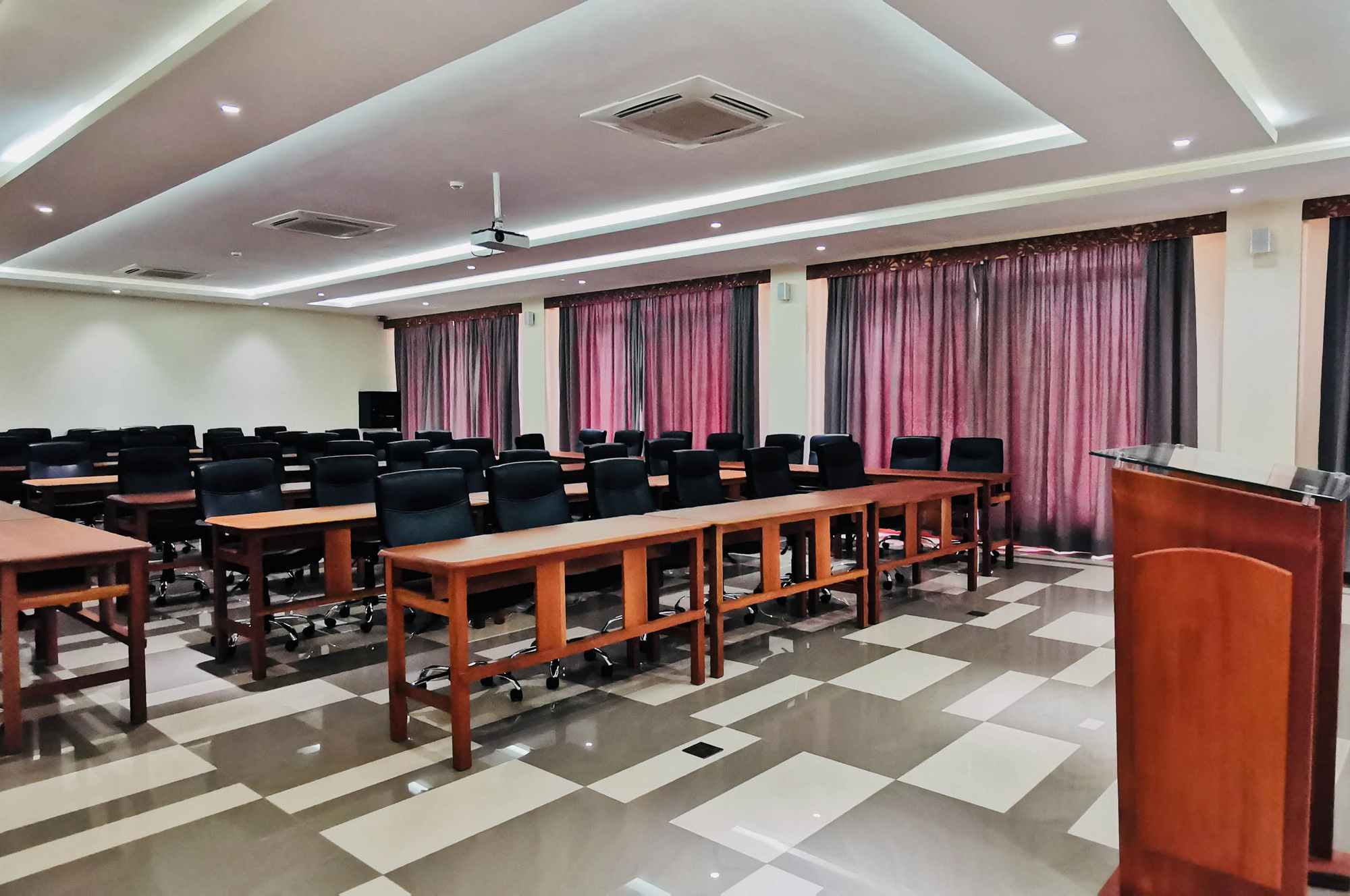 Kampala Nile Resort - Meeting Room